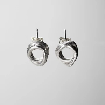 TWISTED KNOT EZÜST FÜLBEVALÓ  