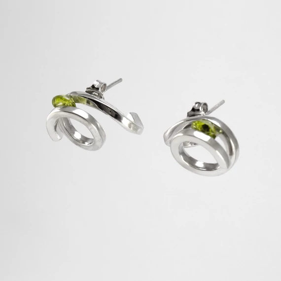 TWISTED FLOATING STONE EZÜST FÜLBEVALÓ 