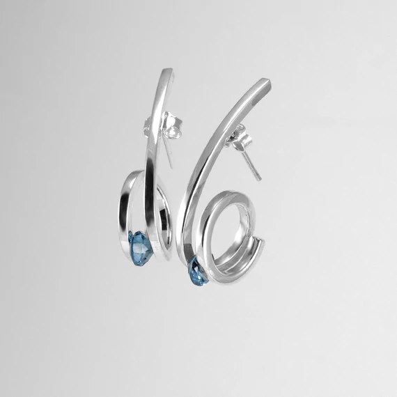 TWISTED FLOATING STONE EZÜST FÜLBEVALÓ