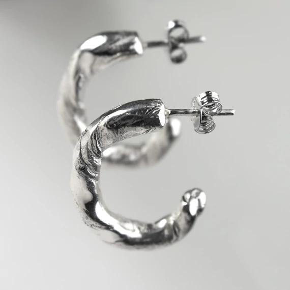 TWISTED HOOP EZÜST FÜLBEVALÓ